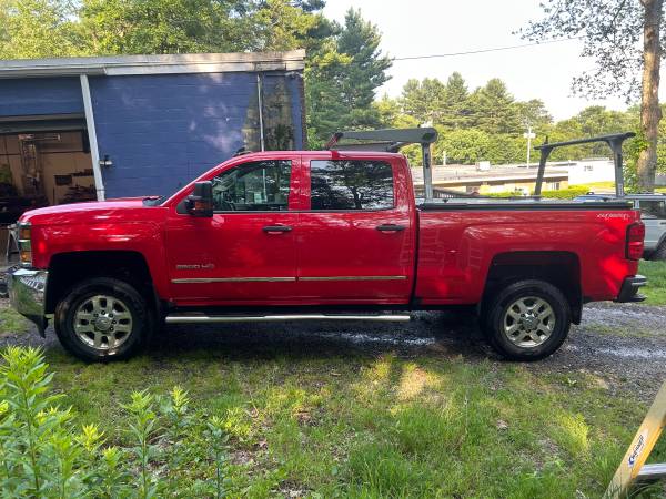 2016 Chevy Silverado 2500hd cabina doble - $28,000 (Holliston)63615437351043121