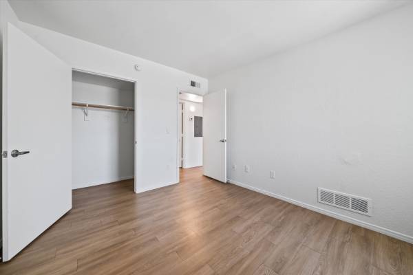 $737 / 1br - 495ft2 - RENOVATED COMMUNITY! 1& 2 BEDROOMS AVAILABLE NOW!!~ (Tucson)63674704776705120