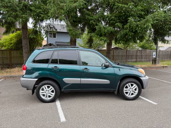 2003 TOYOTA RAV4 - 4WD - LOW MILES - MUST SELL - $2,400 (Lynnwood)63654706473219122