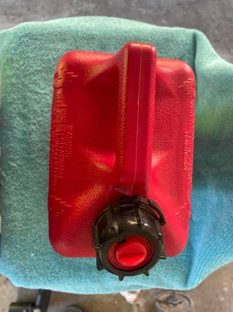 1 gallon gasoline container 1