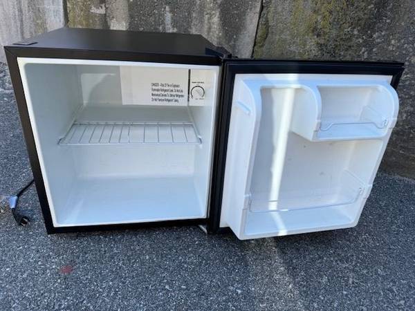 Do you need a refridgerator&inside the freezer ice maker or portable. - $39 (Boston-Belmont, Ma)63470804144129123