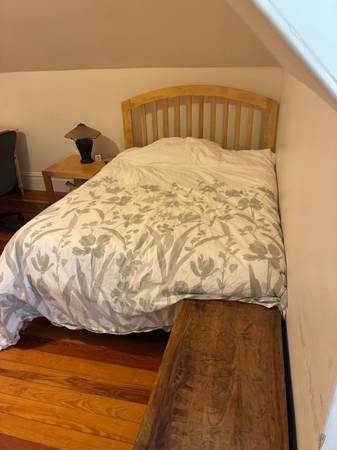 $1,300 / 3br - Female Rmmte for furnished room in Coolidge corner apr (Brookline - Coolidge Corner)63951147325059123
