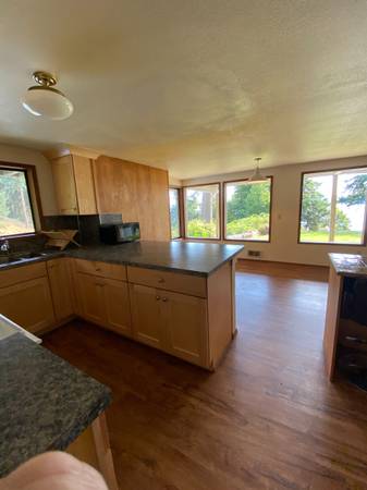 $1,750 / 1br - 1200ft2 - Spacious Apartment on South Whidbey Island (Clinton)63910195232899121