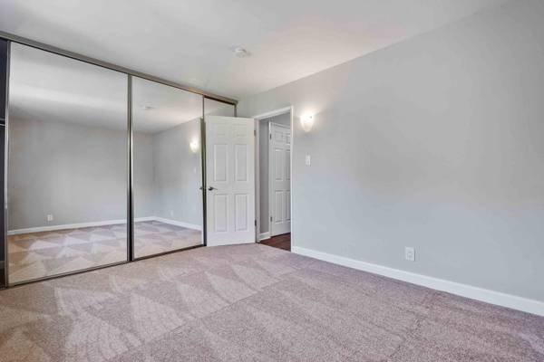 Courtyard, W/D Hookup, Pool 1