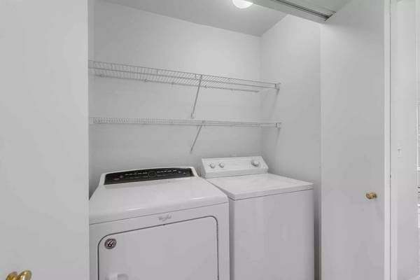 $1,870 / 2hab - 1043ft2 - ¡Hermoso piso luminoso de 1043 pies cuadrados, 2 habitaciones, 2 baños con hermosa vista! (Tigard)63672618738817123