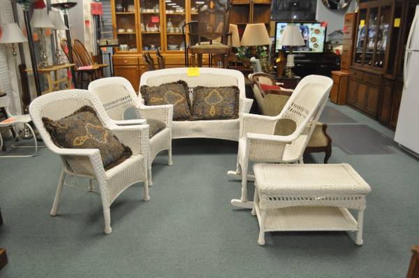 SAVE HUNDREDS ON QUALITY USED FURNITURE Saturdays 10am - 2pm 1