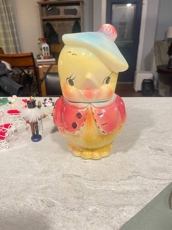 Vintage cookie jar and small plate 1