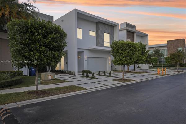 $9,999 / 5br - Home features custom landscaping and a private pool (10445 NW 68th Ter)64051006859267120