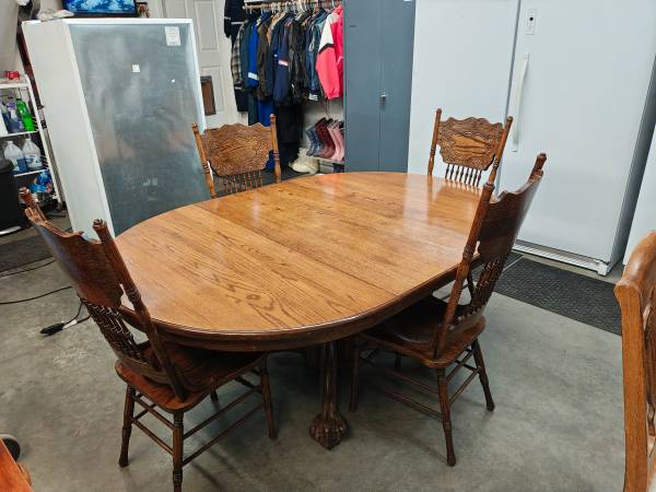 Nice Dining Table with 4 Chairs 1