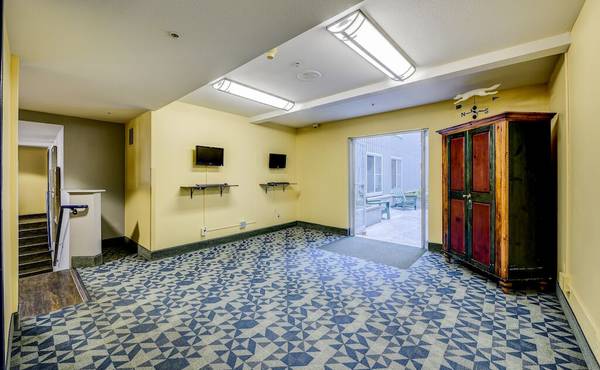 $1,895 Double Bed Studio Unit Available Now! Utilities Included! Apply Today! (Belltown)63852577509379124