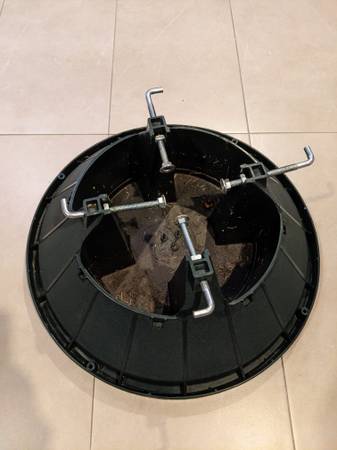 Classic Tree Stand For Up To 10' Trees, Medium 1