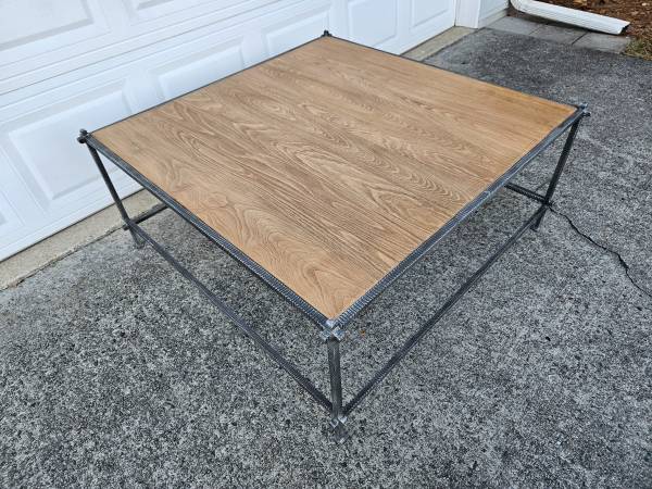 Sarried coffee / cocktail table 1