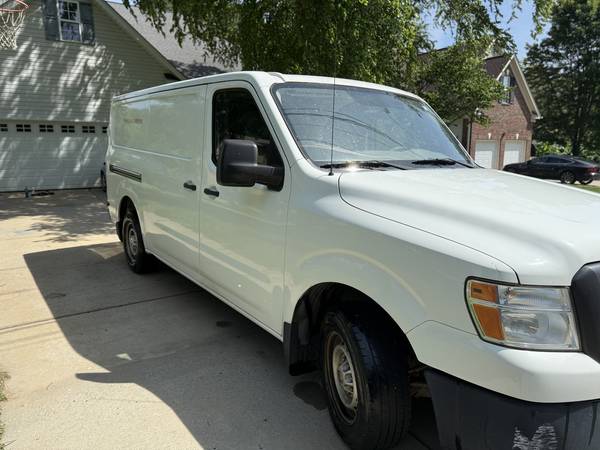 2015 Nissan 2500 hd - $8,20063613323724673124