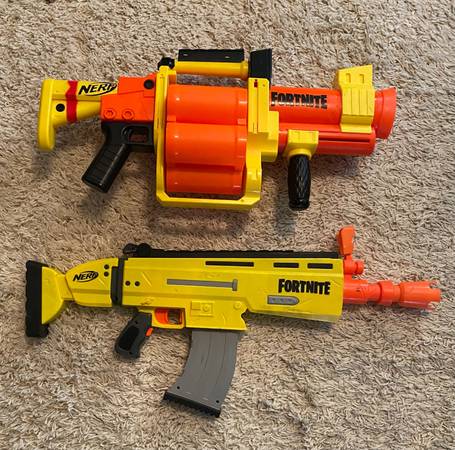 2 Fortnite Guns NO AMMO 1