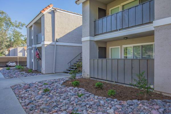 $2,420 / 2br - 812ft2 - 2B/1B, Área de juego, en Oceanside (3760 North Way, Oceanside, CA)63701763708929122
