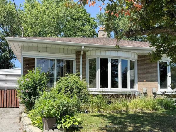 4 Bed / 2 Bath Semi-Detached Home in Toronto 1