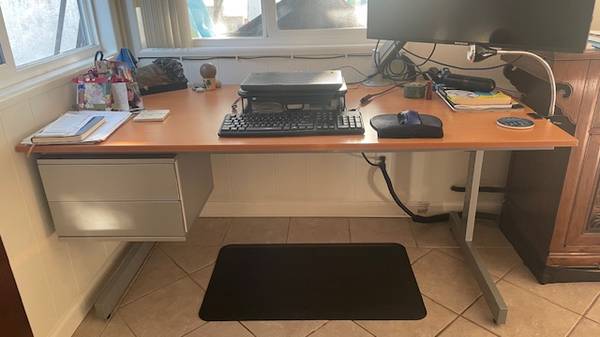 Desk with two drawers 1