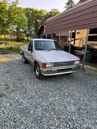 1987 Toyota Pickup 1