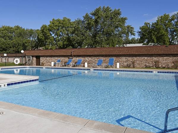 $1,380 / 2br - 930ft2 - Two bedroom available for immediate move in! Call today (6200 78th Ave N , Brooklyn Park , MN)63868702275971124