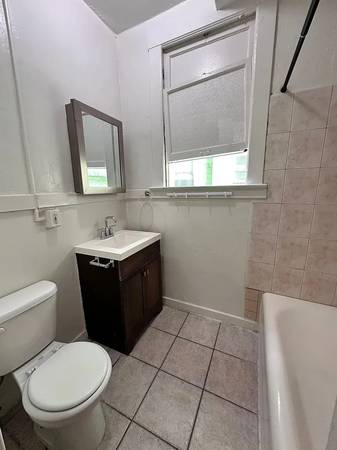 $1,350 / 2br - 505ft2 - Charming Apartment with Vintage Touches and Convenience64023718600579124
