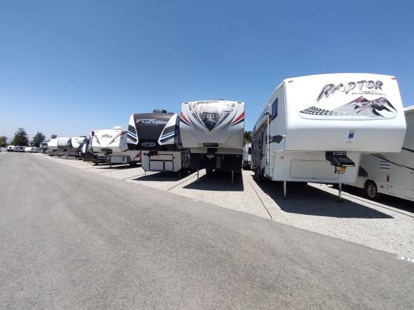 $99 $99 (espacio de 15'x30') Almacenamiento seguro para RV, botes y remolques (Homeland/Menifee)64028080954499123