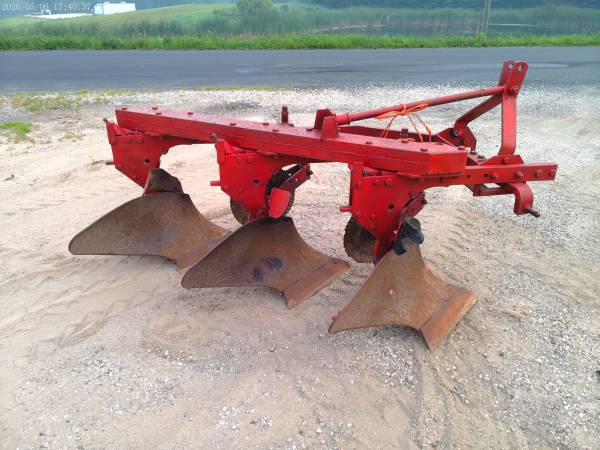 Case 3 bottom plow 1