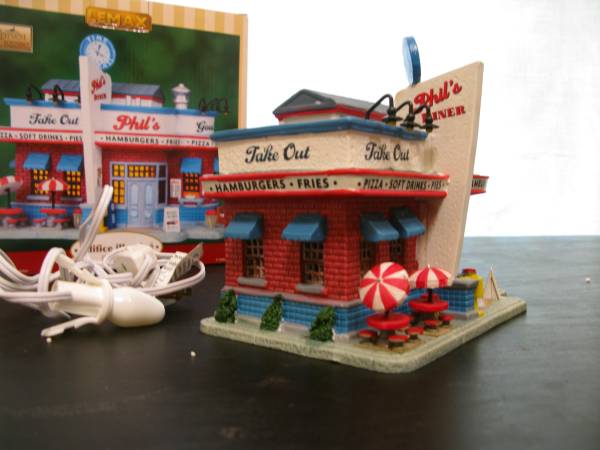 Lemax Village Harvest Crossing Collection - Phil's Diner - Retired - $100 (Patterson)63471299043585121