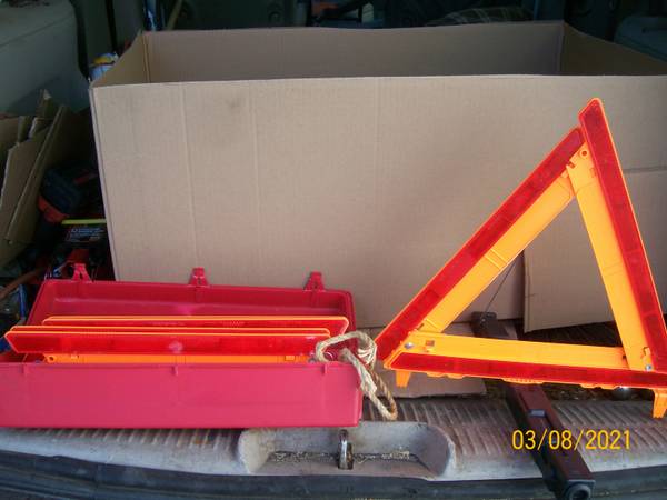 Grote Triangle Hwy Flare Kit 1