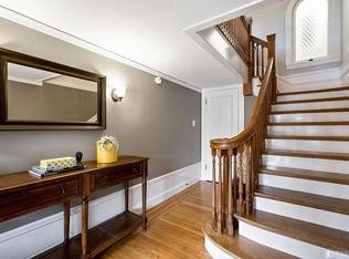 $150 / 3br - 2510ft2 - upper level features a classic white, gourmet kitchen (San Francisco, CA)64011322142978120