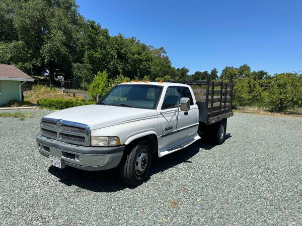 2000 Dodge Ram 3500 stakebed - $14,000 (Courtland)63619306473089123