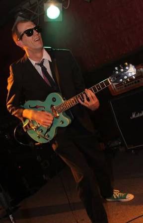 Guitarist / Singer / Songwriter Seeking Bandmates ? (Cranberry Township)63624433095681122