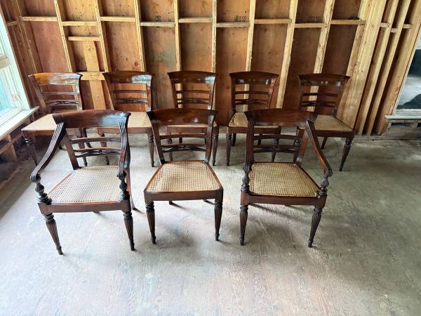 Juego de ocho sillas de comedor estilo colonial británico angloindio de la época Regency con asiento de mimbre - $5.000 (Fairfax)63471431932675121