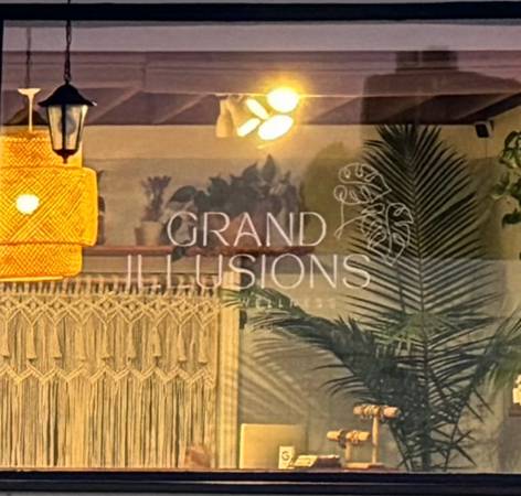 Single or Double Booth  Rental Opportunity + Signing Bonus for Hairstylist/Color 1