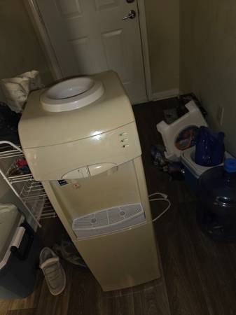 water dispenser 5/3 Gallon 1