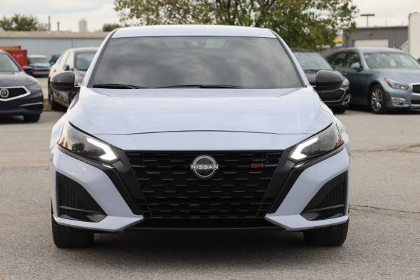 2023 Nissan Altima 2.5 SR photo 2