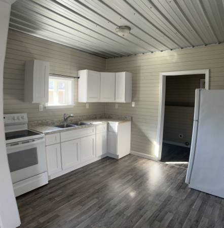 $1375.00 / 3br - 3 bed, 1 bath duplex. Fenced yard, close to school63904821478402124