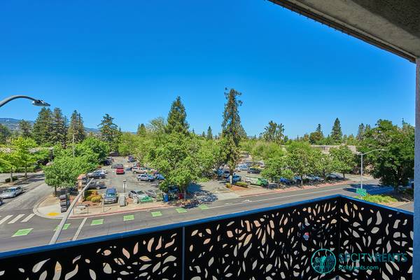 $3,495 / 2br - 950ft2 - Updated 2 Bed 1 ba w/Private Balcony, in-unit W/D, & Parking *VIDEO* (redwood city)63682870153347124