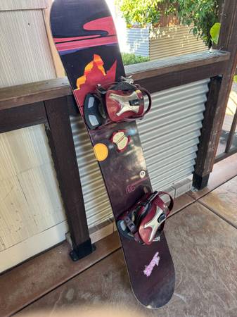 GNU Snowboard with Bindings 1