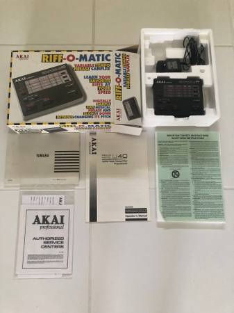 BRAND NEW AKAI RIFF-O-MATIC U40 SAMPLER MACHINE IN ORIGINAL BOX
