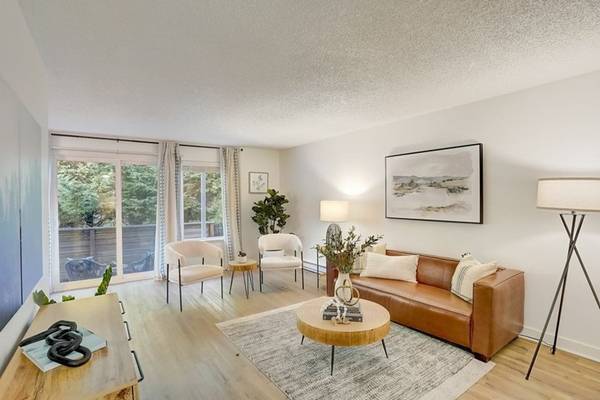 $1,935 / 2br - 950ft2 - Top Floor! Corner Home! Greenbelt View! 2 Weeks Free! (1433 8th St NE , Auburn, WA)63944966218371120