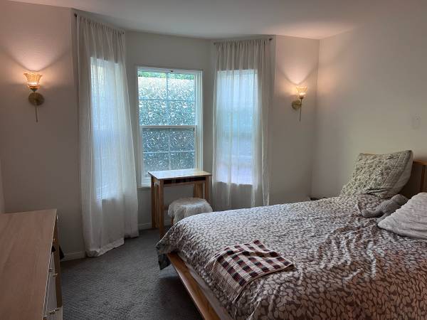 Spacious single room available in a Bright remodeled 3 bed 2 bath Apt 1