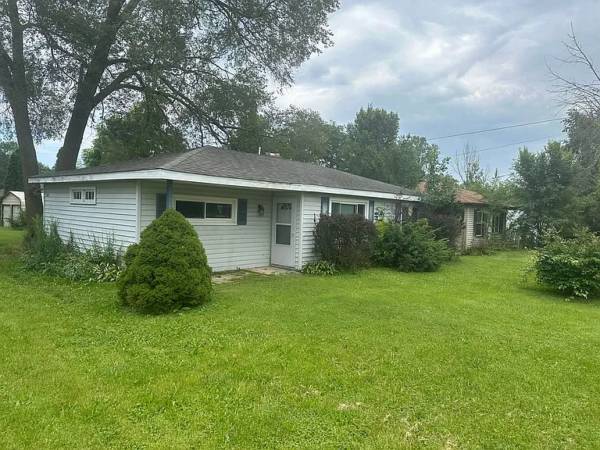 $950 / 2br - 976ft2 - Beautifully remodeled 3 bedroom home!&! (Racine)63846716505475122