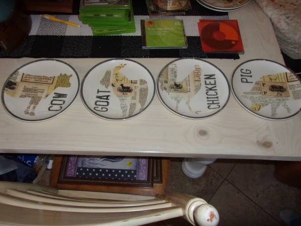 Charming set of 4 animal plates 1