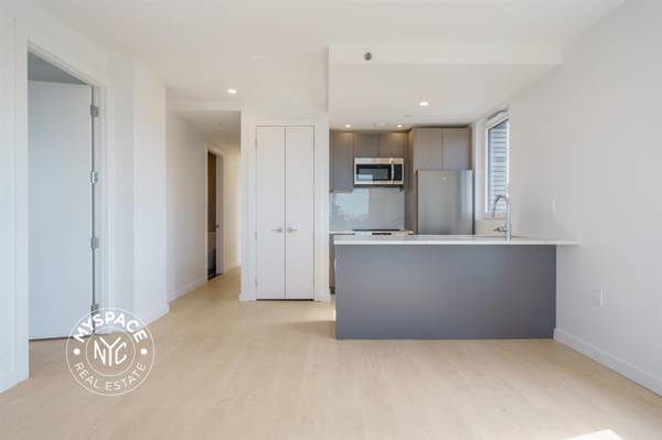 $5,400 / 3br - Sunny 3 bed with balcony! (Crown Heights)63788360855169123