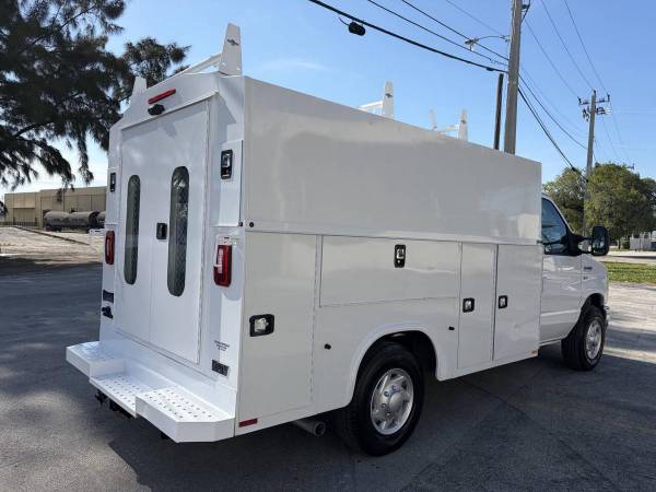 2019 Ford E-350 - Photo 3