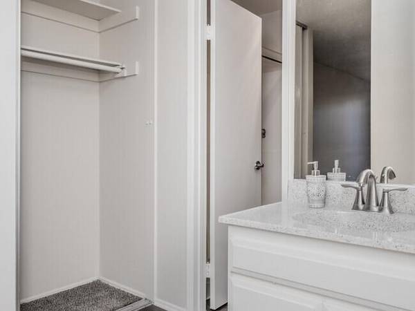 $2,270 / 1br - 700ft2 - Elevator Serviced Building(s), Package Locker System, Kitchen Pantry (Western San Gabriel Valley)63701223090307123