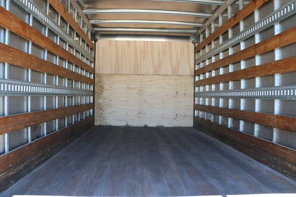 2020 Isuzu NPR HD 16ft - Photo 6