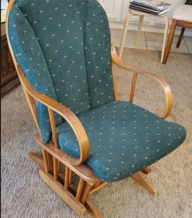 Vintage Rocking Chair with Cushioned Back & Seat 1