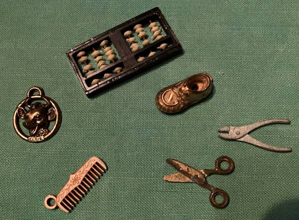 6 assorted arcade/Cracker Jack/gumball charms 1940s-50s 1