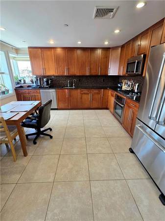 $1,075,000 / 3br - 1820ft2 - For Sale (Bensonhurst)63827205771011121